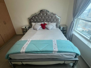 F22,R2 Sea&city view room in three bedroom apartment, separate bath outside